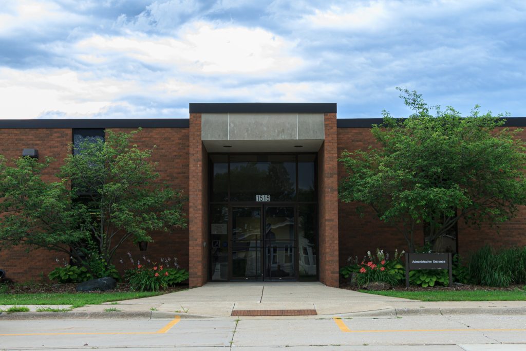 Administration Front 1